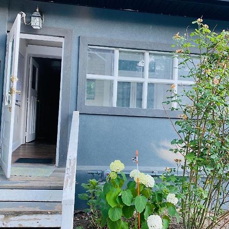 Lovely III 3 Bedrooms Apartment Space Share East York A Room トロント エクステリア 写真