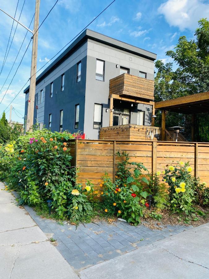 Lovely III 3 Bedrooms Apartment Space Share East York A Room トロント エクステリア 写真